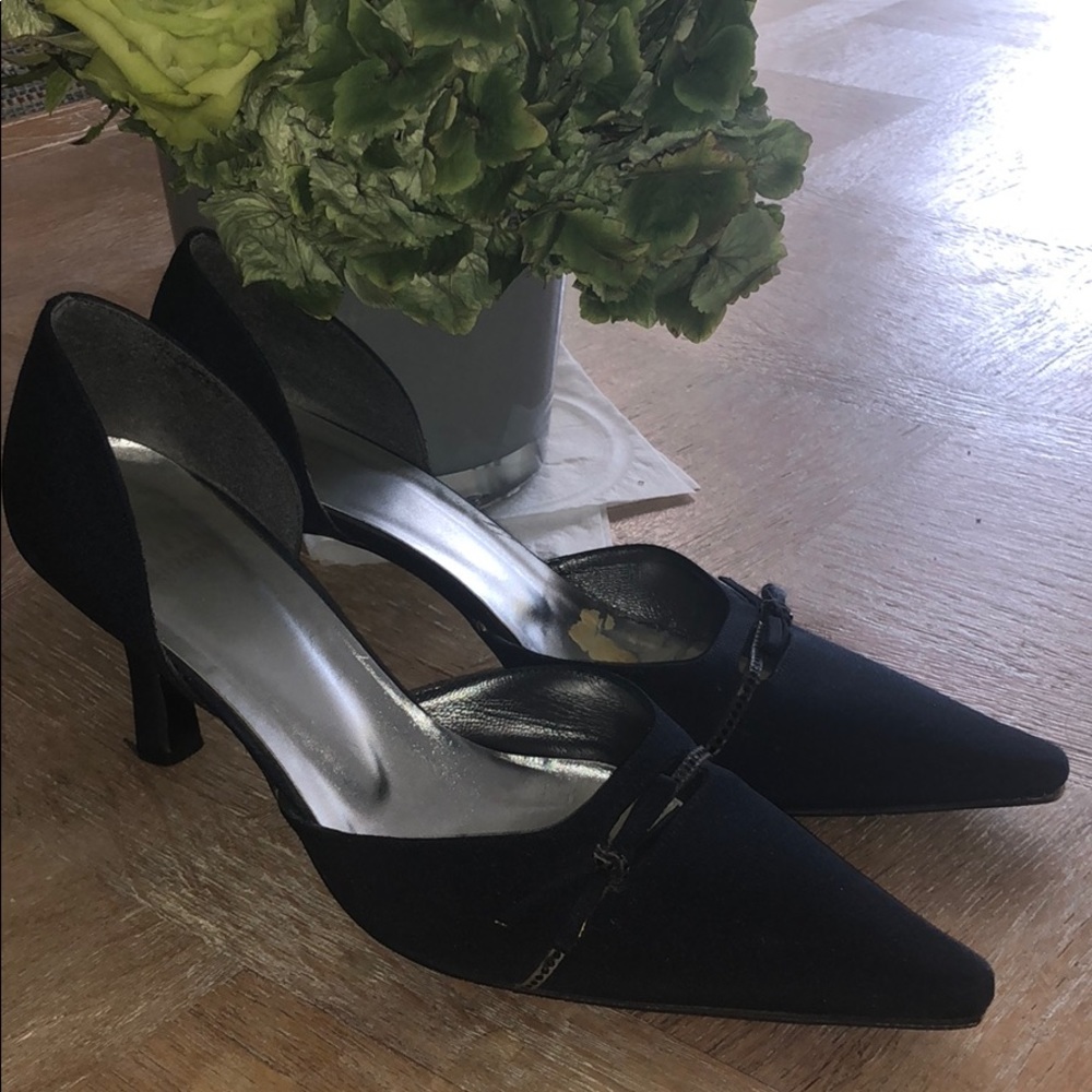 Pointed toed shoes